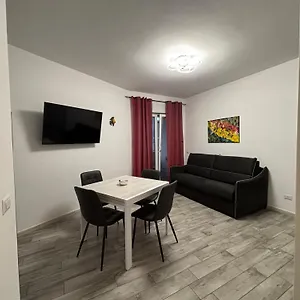 Casa Larry Marino